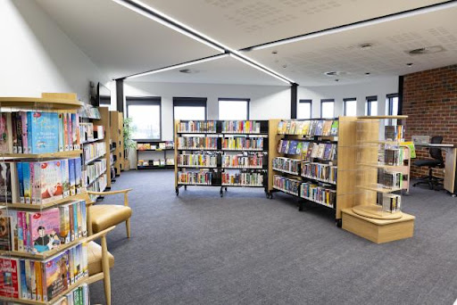 Cranbourne West Library Lounge Logo