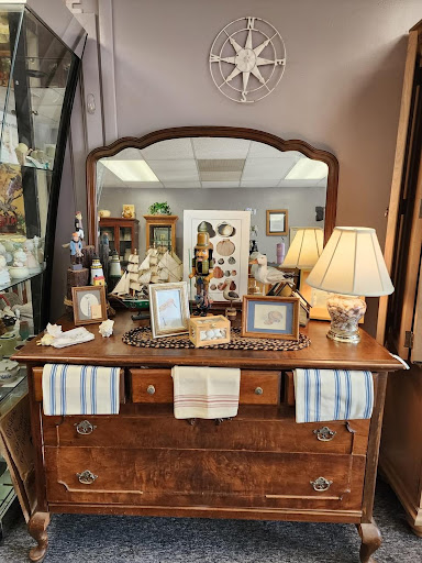 Re'Decorate Consignment - Visual