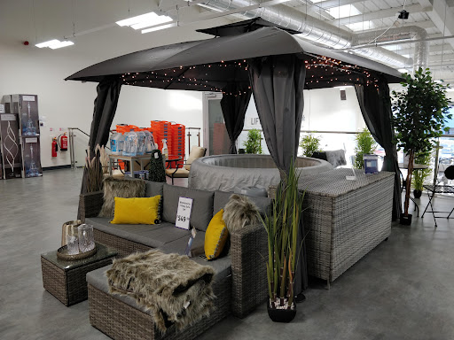 The Range, Oldham - Visual