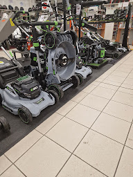 Photo n°24 de Garage parpillon à Saint-Georges-des-Coteaux (Atelier de réparation de tracteurs)