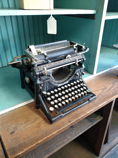 Astle's Hardware - Visual
