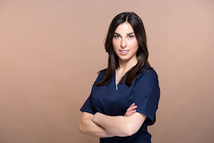 Photo n°2 de Dr Menichetti Meryl à Paris (Dentiste cosmétique)