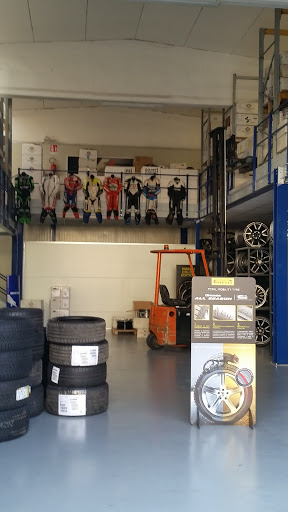Santi Gomme Driver Center Pirelli e P Zero World Authorised Pirelli Dealer Gallery - Italy