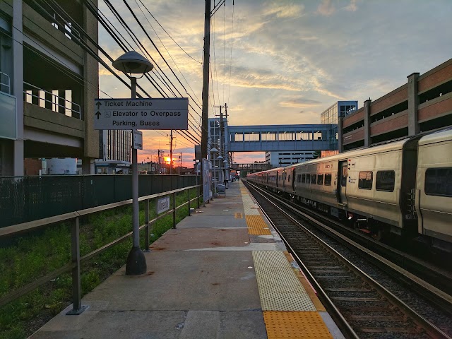 Mineola Station