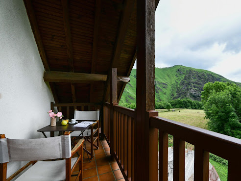 Logis Hôtel Etchemaïté by null