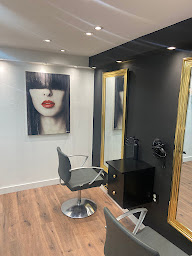 Photo n°14 de Fabiola à Boulogne-Billancourt (Salon de coiffure)