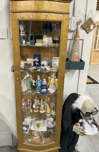 Gold Star Treasures Antique-Vintage Mall - Thumbnail