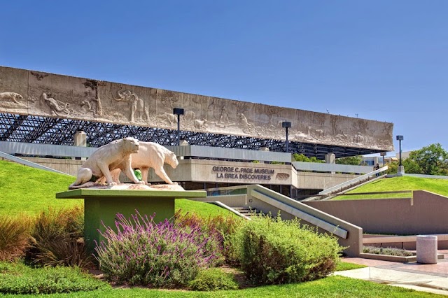 Villas at Park La Brea Apartments