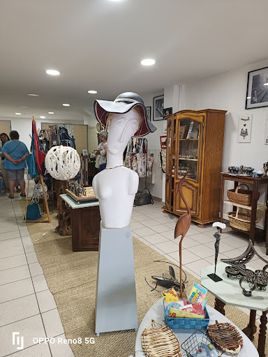 Un Petit Coin d'Artisanat d'Ici et d'Ailleurs Gallery - France