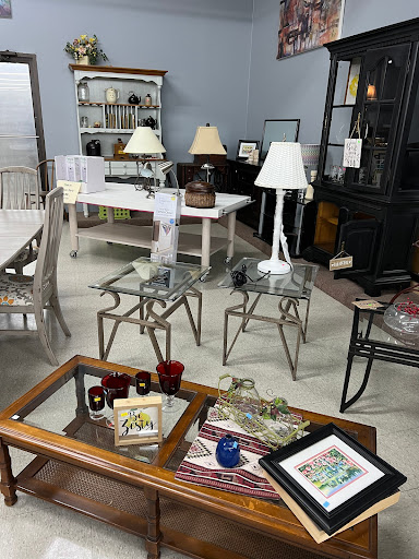 Lily Pads Resale Boutique - Thumbnail