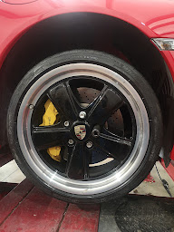 Photo n°7 de Garage Wilde - Motrio à Saint-Rémy-de-Provence (Magasin de pneus)