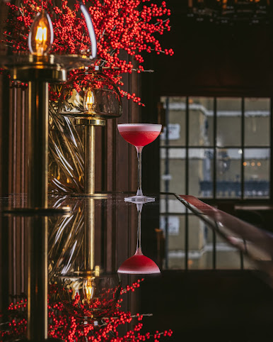 THE GUARDS BAR AND LOUNGE by null