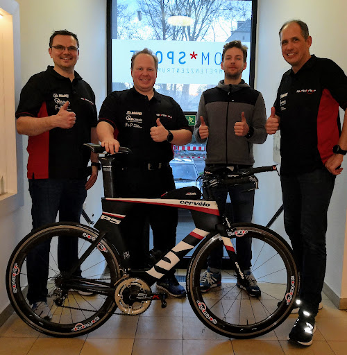 Kom * Sports