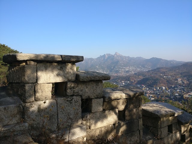 Inwangsan Mountain Park