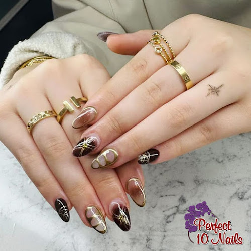 Perfect 10 Nails interior view