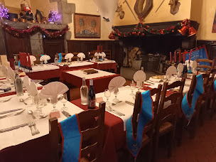 Photo n°45 de AUBERGE DU CHÂTEAU CAVEAU DU GAYCOEUR à Châteaugay (Bar à vin)