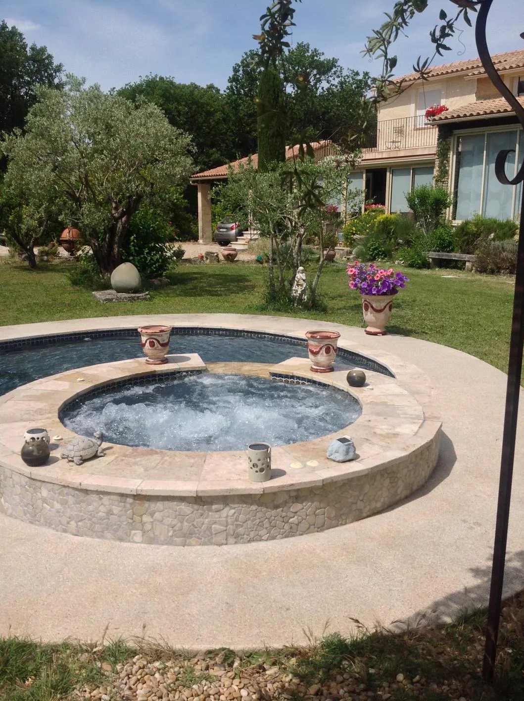 Le Lutin sur le Toit : Chambre d'hôte avec piscine, Bed and Breakfast (Vaucluse, Mont Ventoux)