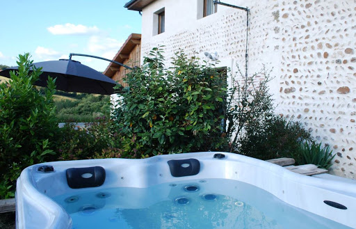 Photo de Gîte du Mas de Clairfond - Jacuzzi & piscine à Roybon (38940)