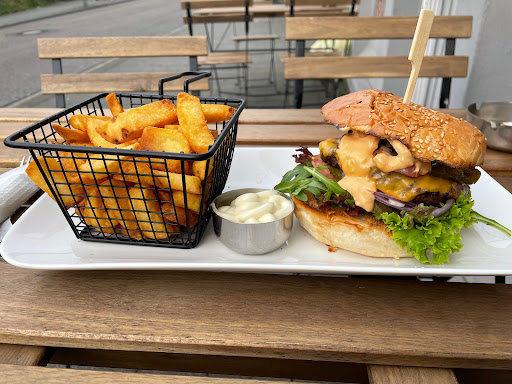 NOVA | Burger • Vom Holzkohlegrill - Thumbnail