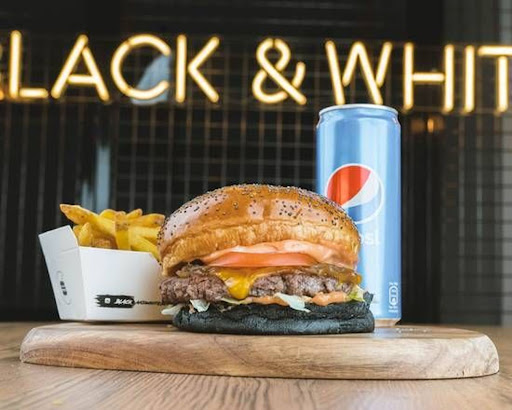 Photo 5 - Black & White Burger Pau
