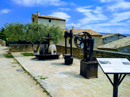 Exposition de vieux matériel oléicole en plein air - Thumbnail