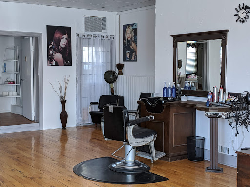 Salon Lynn D