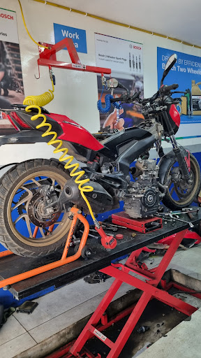 Bajaj Dominar Engine Overhaul & Major Service – Bangalore