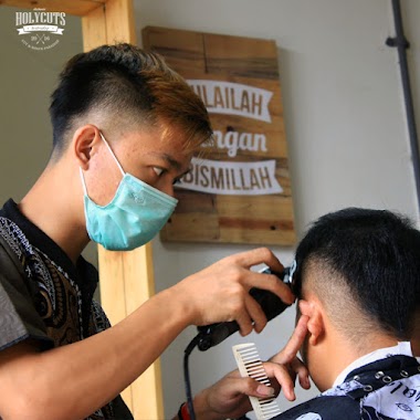 HOLYCUTS BARBERSHOP, Author: HOLYCUTS BARBERSHOP