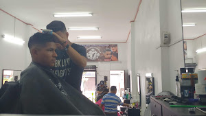 PELUQUERIA BARBERIA IDOLO JUNIOR 6