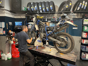 Photo n°25 de L' Artisan du Deux-Roues à Paris (Atelier de réparation de scooters)