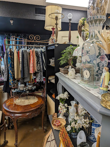 Jd's Boutique & Thrift - Thumbnail