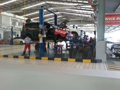 Photos of Sales Toyota Nasmoco : Achmad