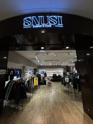 Snusi Sneaker & More