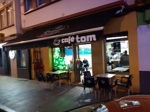Cafe Tom - Visual