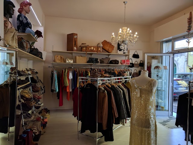 The workshop of GRACE - second hand, vintage