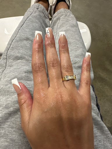 COCO CHANAILS - Visual