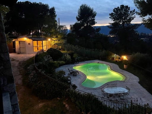 Photo de Le Grand Bois | Location gîte, chambres d'hôte Nice avec piscine. à Colomars (06670)