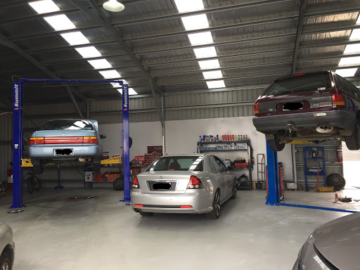 Leven Automotive Logo