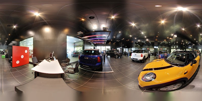 Stratstone MINI Milton Keynes photo 3