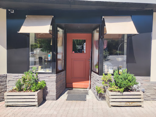 Alpestore | Installations, réparations de stores banne et de volets roulants Briançon