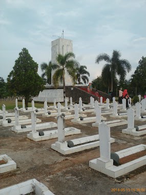 Taman Makam Pahlawan, Author: Ekosumantri Sardal