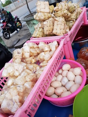 Ketupat Sayur Padang Uni Yurnidah, Author: Erika Astried