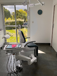 Photo n°2 de Docteur DAYSSIOLS Stéphanie à Saint-Pierre-lès-Nemours (Parodontiste spécialiste des implants dentaires)