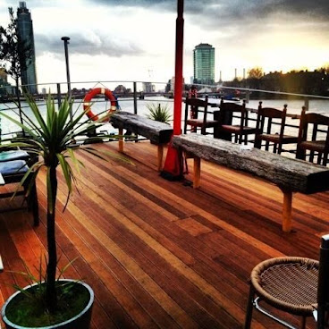 Tamesis Dock by null