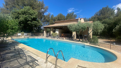 Photo de Le Domaine d'Alèzen à Grans (13450)