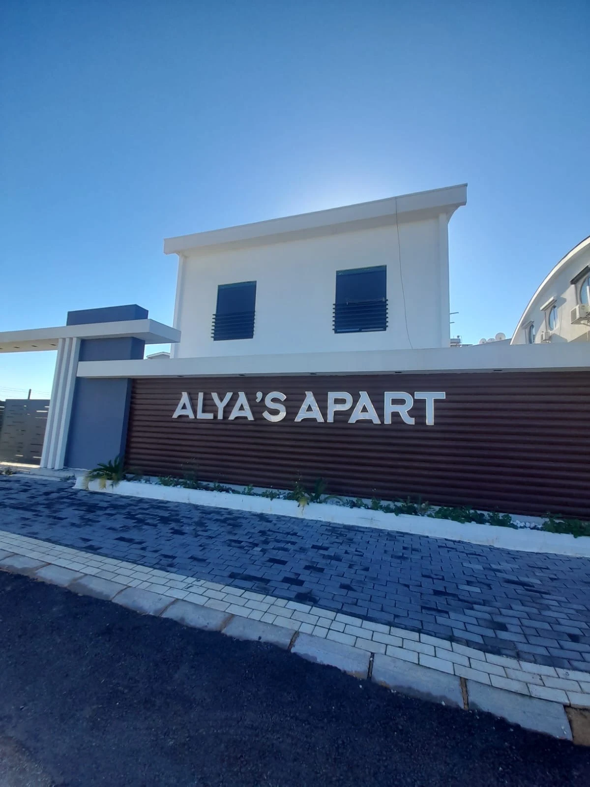 Side Alyas Aprt