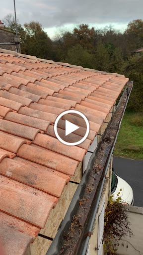 Photo de Artisan Douchet charpentier couvreur zingueur Installateur velux Gouttière alu à Saint-André-de-Cubzac (33240)
