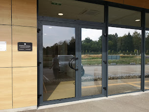 Photo n°4 de Dr Michaël Lumbroso - Implantologie dentaire à Bans (Parodontiste spécialiste des implants dentaires)