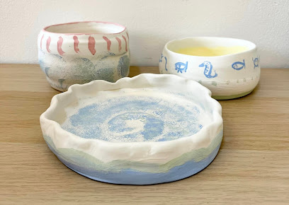 Calli’s Corner- Paint Your Own Ceramics, Billingshurst pottery studio in Billingshurst offering wheel throwing and hand building classes