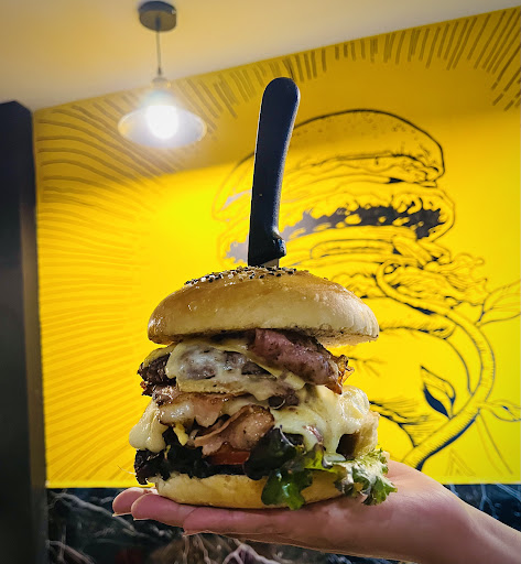 Trio: Tortas Ahogadas y Hamburguesas Gallery - Mexico